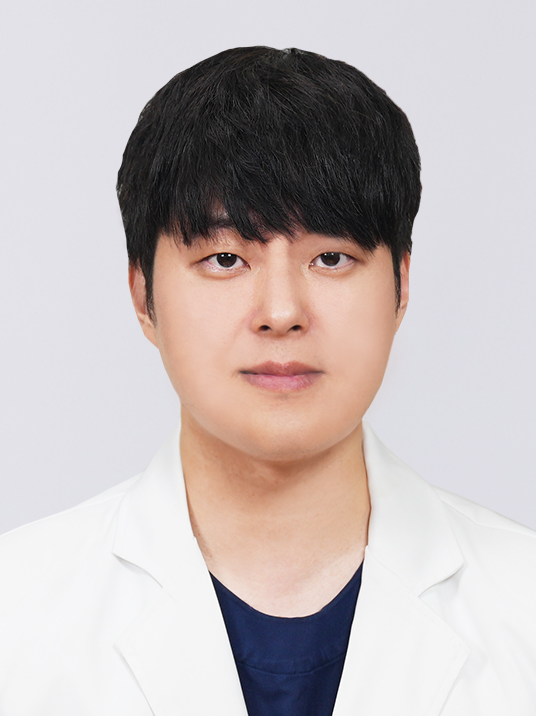 손현우